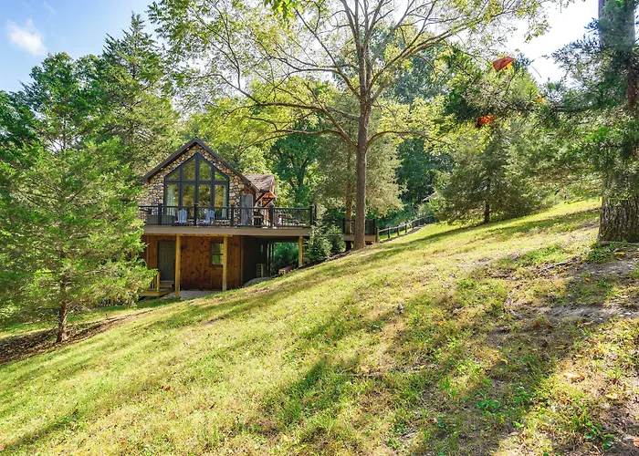 Pet-Friendly Delta Cabin W/ Private Hot Tub!