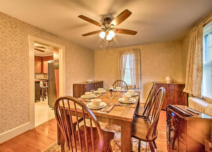 Whimsical Lancaster Home - 4 Mi To Sight & Sound